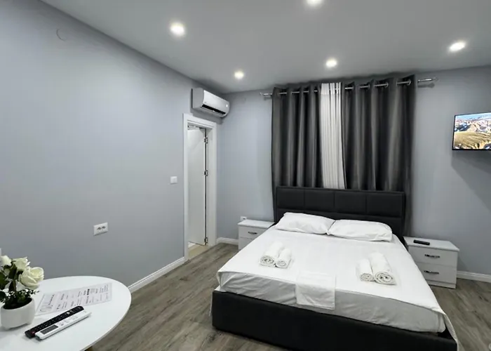 Arlis - Near North And South Terminal アパート ティラナ