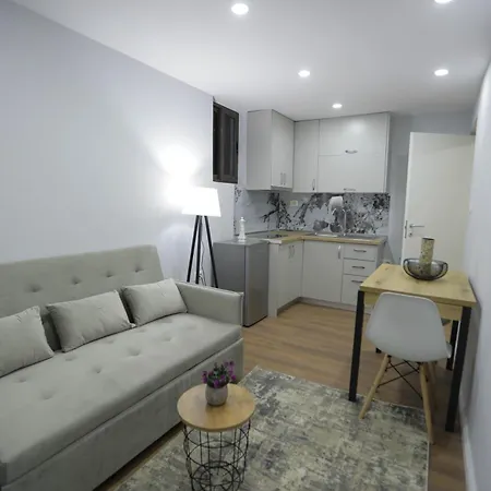 Apartament Arlis - Near North And South Terminal