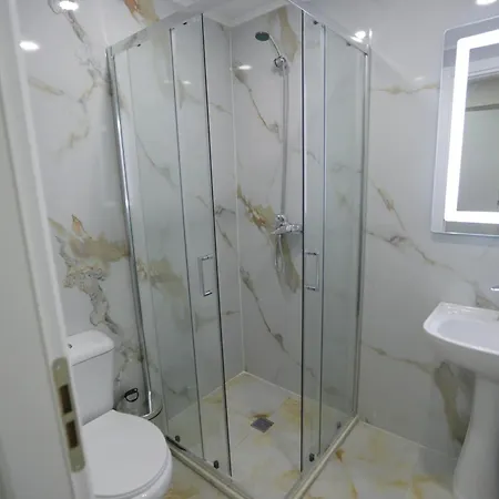 Apartament Arlis - Near North And South Terminal Tirana