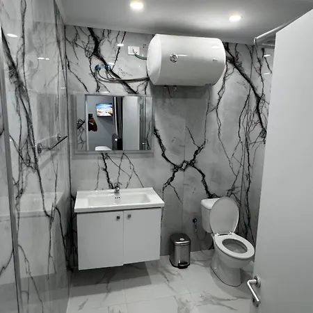 Arlis - Near North And South Terminal *